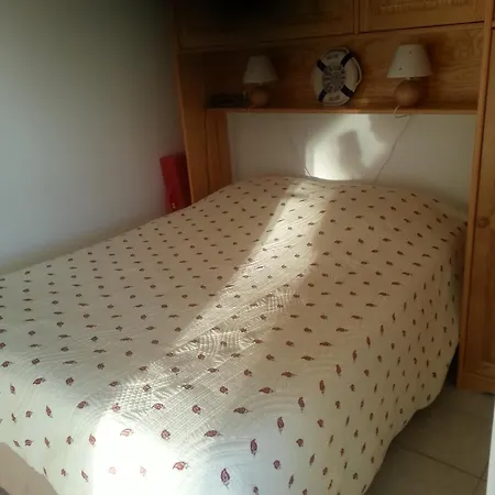 Bleu Marine בורם-לה-מימוזה